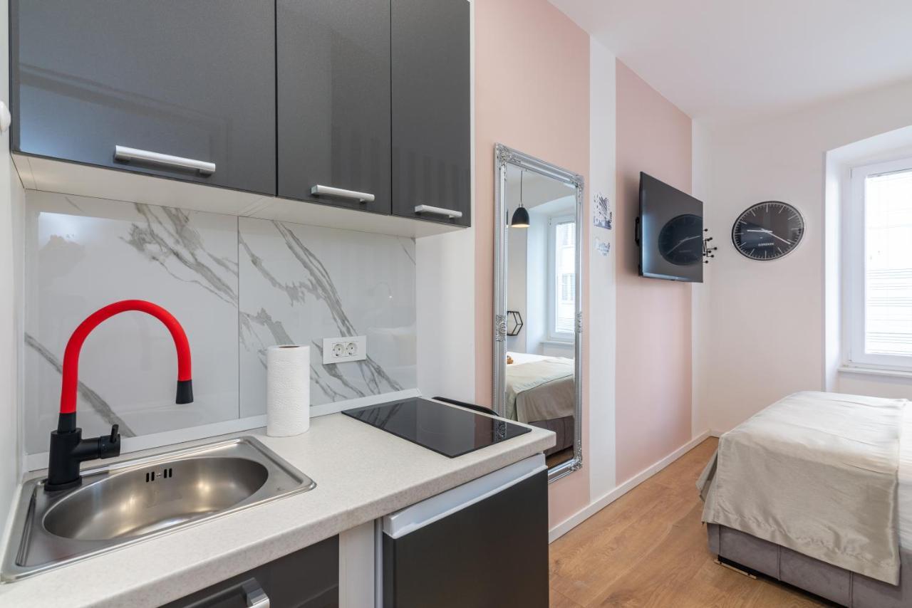 Apartments & Rooms Six Rijeka Bagian luar foto