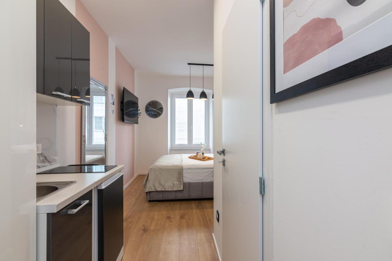Apartments & Rooms Six Rijeka Bagian luar foto